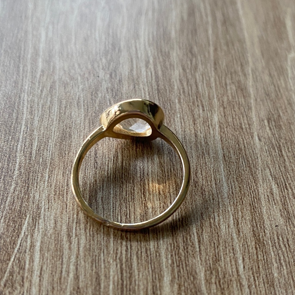 Elegant Gold Toned Ring with Clear Stone accent - Picture 4 of 6